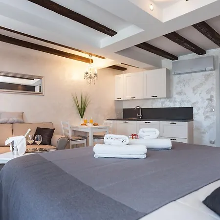Royal Apartments Rovinj Buitenkant foto